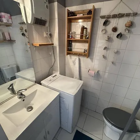 Avec Terrasse Et Parking Au Cap D'agde - Fr-1-749-95 Agde