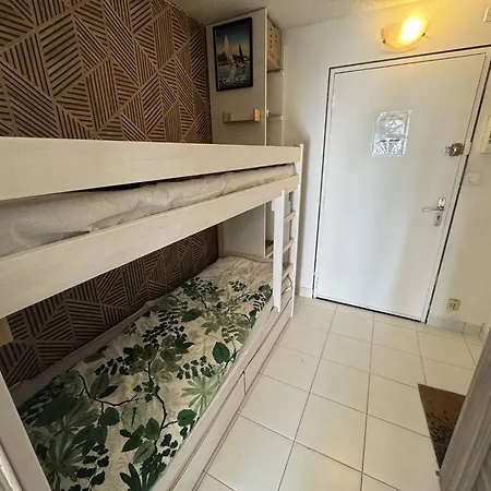 Avec Terrasse Et Parking Au Cap D'agde - Fr-1-749-95 Agde