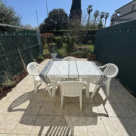 Apartment Avec Terrasse Et Parking Au Cap D'agde - Fr-1-749-95 *