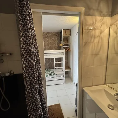 Avec Terrasse Et Parking Au Cap D'agde - Fr-1-749-95 Apartment